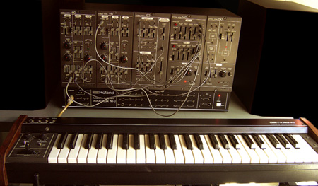 Das komplette System des Roland System 100 M, nach einigen Jahren nun mit dem dazugehörigen Keyboard.